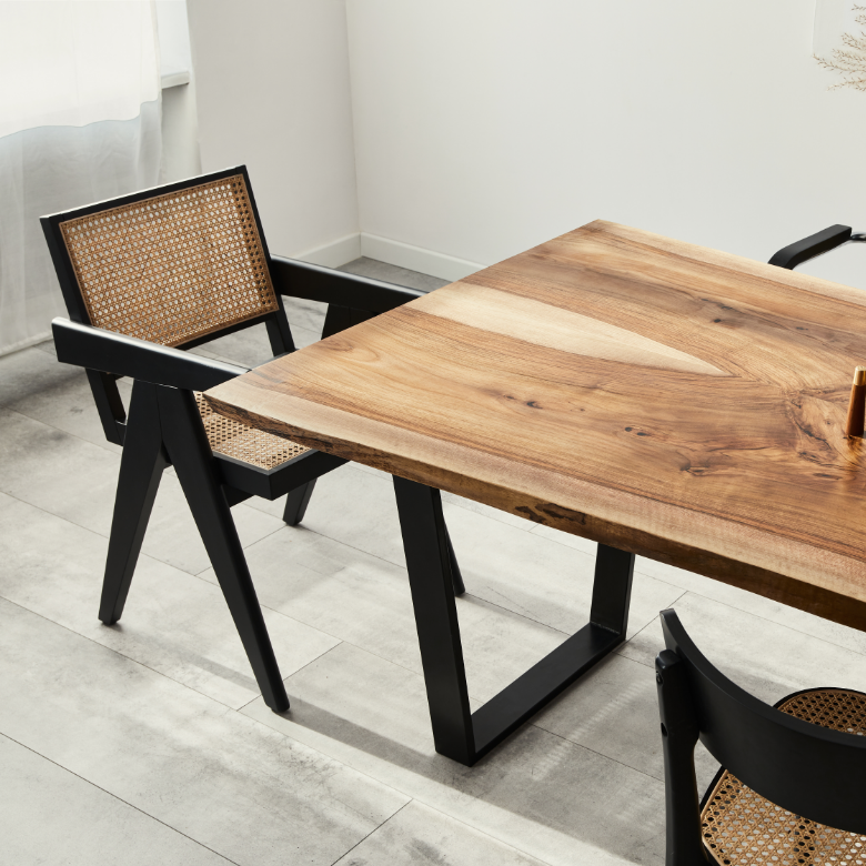 Jak stoły z wbudowanymi ładowarkami indukcyjnymi zmieniają miejsca pracy